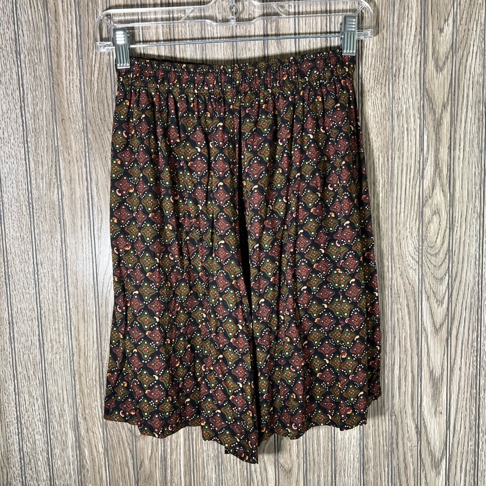 Vintage 90’s Black Red Green Printed High Waisted Pull On Preppy Shorts